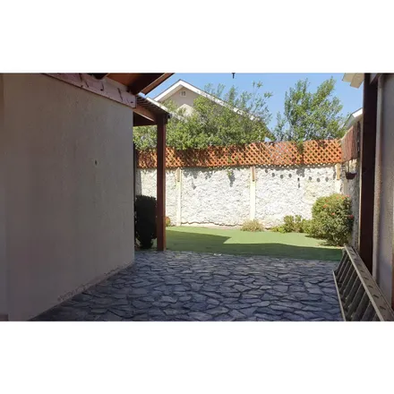 Rent this 3 bed house on Calle del Estero Sur in Colina, Chile