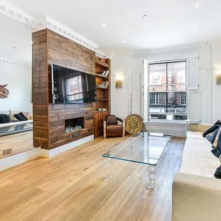 Rent this 3 bed townhouse on Sidney Smith Buildings in 34-46 King's Road, London