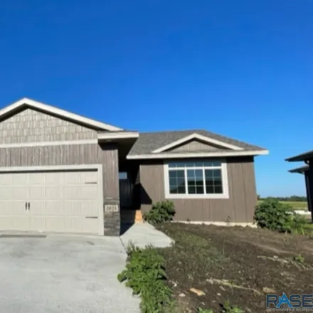 Buy this 5 bed house on I 29 in Sioux Falls, SD 57106