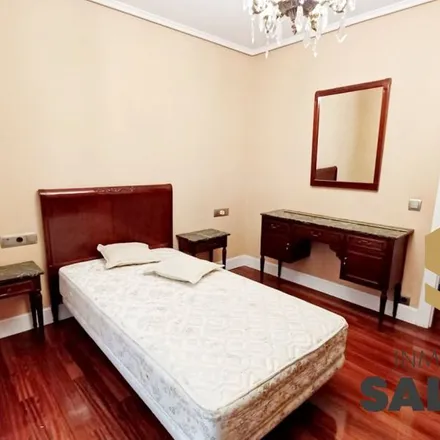 Rent this 3 bed apartment on Alameda San Mamés / Santimami zumarkalea in 35, 48010 Bilbao