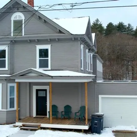 Image 1 - 201 Winter Street, Saint Johnsbury, VT 05819, USA - House for sale