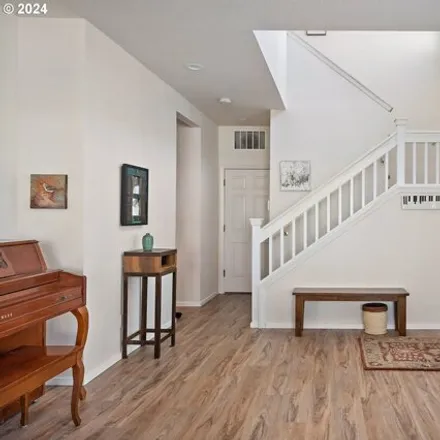 Image 3 - 9845 Northwest Silver Ridge Loop, Portland, OR 97229, USA - Townhouse for sale