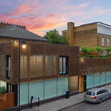 Rent this 3 bed apartment on Clare Lane in London, N1 3HF