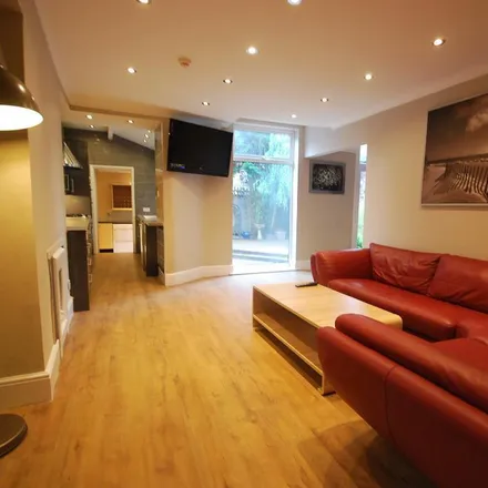 Rent this 8 bed townhouse on Ashlyn Grove in Manchester, M14 6YD