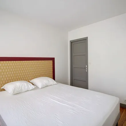 Rent this 2 bed apartment on 244 Avenue Napoléon Bonaparte in 92500 Rueil-Malmaison, France