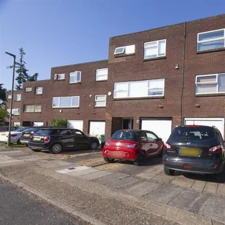 Buy this 3 bed townhouse on Linksway in London, NW4 1JR