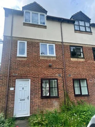 Rent this 1 bed apartment on The Ridings in Luton, LU3 1BY