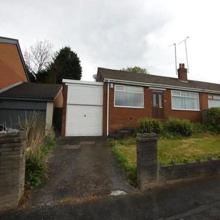 Rent this 2 bed duplex on Kingsley Close in Stalybridge, OL6 9AX