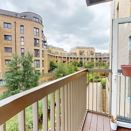 Rent this 2 bed apartment on 23 Scarbrook Road in London, CR0 1SQ