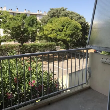 Image 6 - 315 Place de la Liberté, 83000 Toulon, France - Apartment for rent