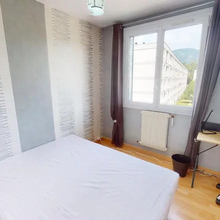 Rent this 4 bed apartment on Rue Marius Riollet in 38100 Grenoble, France