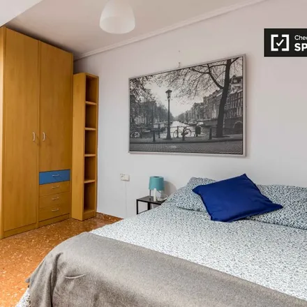 Rent this 9 bed room on Carrer de la Pobla de Farnals in 6, 46021 Valencia