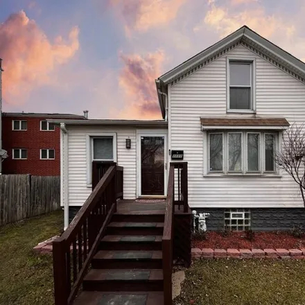 Rent this 3 bed house on 1111 South Campbell Avenue in Chicago, IL 60612
