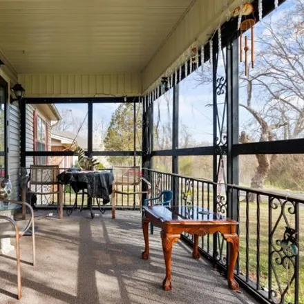 Image 4 - 1327 Dover Avenue, Sheffield, Colbert County, AL 35660, USA - House for sale