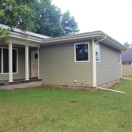 Buy this 3 bed house on 321 South Walnut Street in Clinton, IL 61727