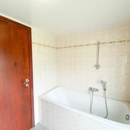 Rent this 3 bed apartment on Rue du Coriat 31B in 5150 Floreffe, Belgium