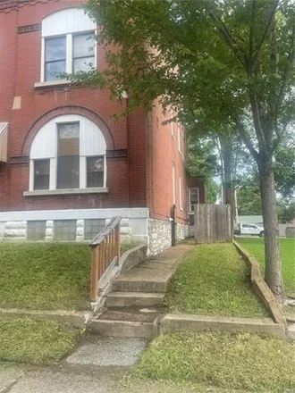 Image 3 - 2755 Osage Street, St. Louis, MO 63118, USA - House for sale