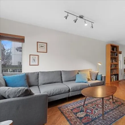 Image 3 - 1519 West Chestnut Street, Chicago, IL 60622, USA - House for sale