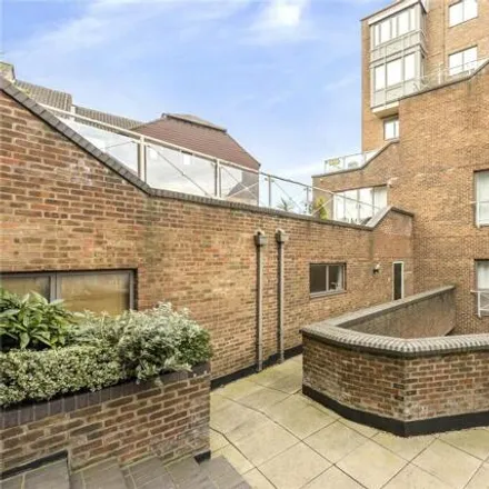 Image 4 - 1-41 Cumberland Mills Square, London, E14 3BH, United Kingdom - Apartment for sale