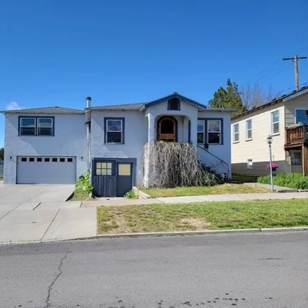 Buy this 3 bed house on 1833 Leroy Street in Klamath Falls, OR 97601