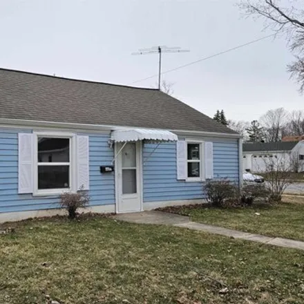Buy this 2 bed house on 1013 6th Street in Green Bay, WI 54304
