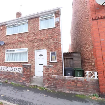 Rent this 2 bed townhouse on Mulberry Road in Birkenhead, CH42 3XZ