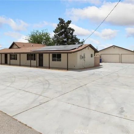 Image 4 - 22475 Nisqually Road, Apple Valley, CA 92308, USA - House for sale