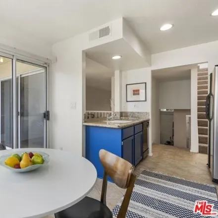 Image 9 - 5543 Tilden Avenue, Los Angeles, CA 91401, USA - Townhouse for sale