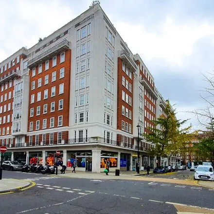 Rent this 6 bed apartment on Berkeley Court in Glentworth Street, London