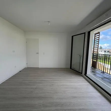 Rent this 2 bed apartment on 9 Rue Armand Lépine in 92270 Bois-Colombes, France