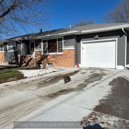 Buy this 3 bed house on 155 Villa Mar Dee Avenue in Grand Island, NE 68801
