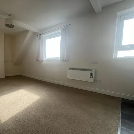 Image 2 - Station Road, Leigh on Sea, SS0 8SP, United Kingdom - Apartment for rent