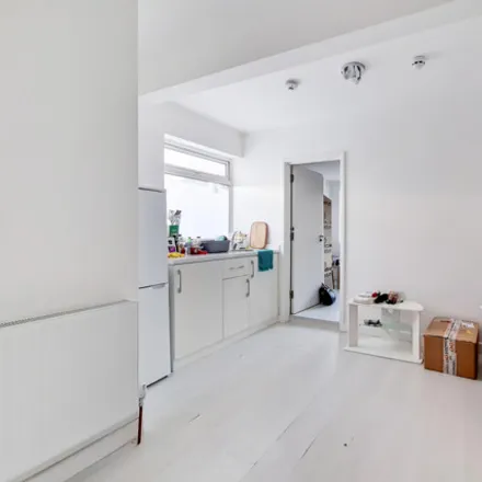 Image 1 - St Stephen's Lodge, St Stephen's Road, London, UB7 7BH, United Kingdom - Loft for rent