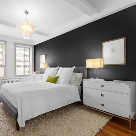 Image 5 - 310 East 69th Street, New York, NY 10065, USA - Apartment for sale