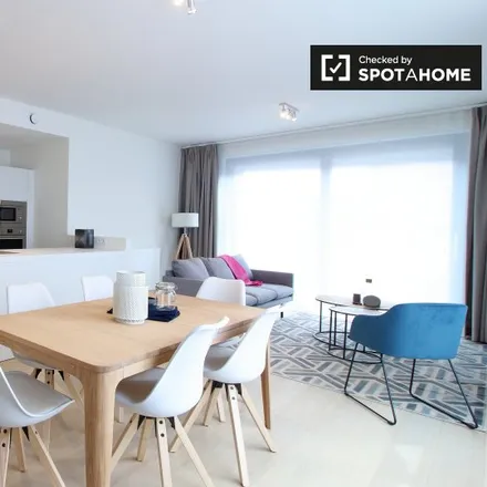 Rent this 3 bed apartment on Rue Keyenveld - Keienveldstraat 105 in 1050 Ixelles - Elsene, Belgium