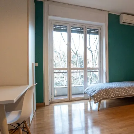 Rent this 4 bed room on Via Savona in 83, 20144 Milan MI