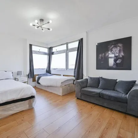 Rent this 2 bed apartment on 1-10 Oxford Square in London, W2 2PA