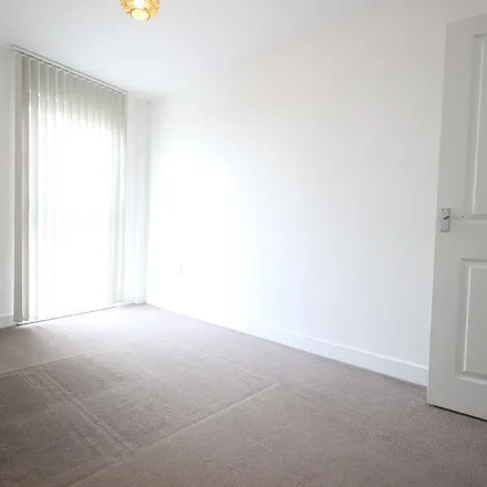 Image 6 - Exeter House, 41 Academy Way, London, RM8 2FP, United Kingdom - Apartment for rent
