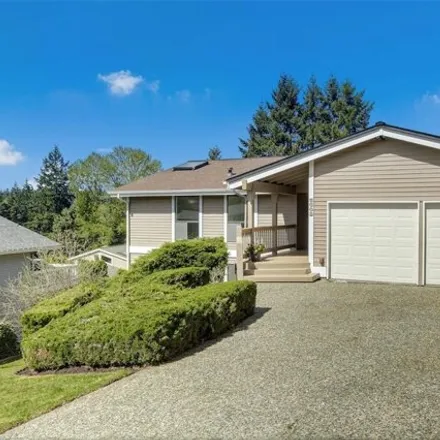 Buy this 5 bed house on 5611 135th Place Southeast in Bellevue, WA 98006