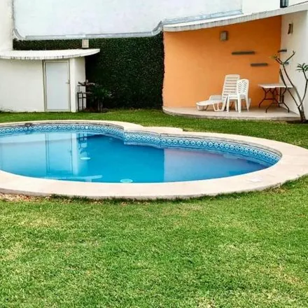 Buy this 4 bed house on Privada Dina Querido Sámano in Fraccionamiento Sumiya, 62564 Cuernavaca