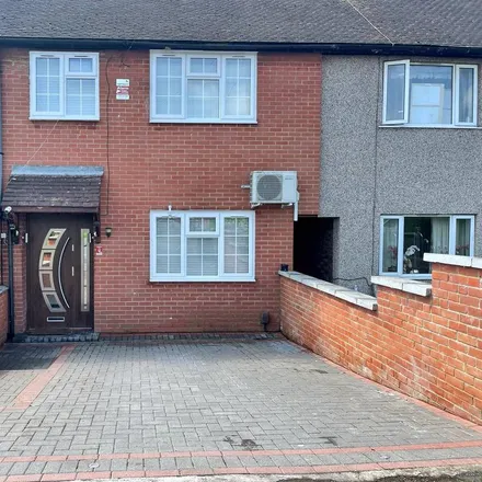 Rent this 3 bed townhouse on Bearing Way in London, IG7 4ND