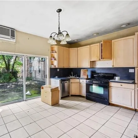Image 6 - 1487 East 14th Street, New York, NY 11230, USA - House for sale