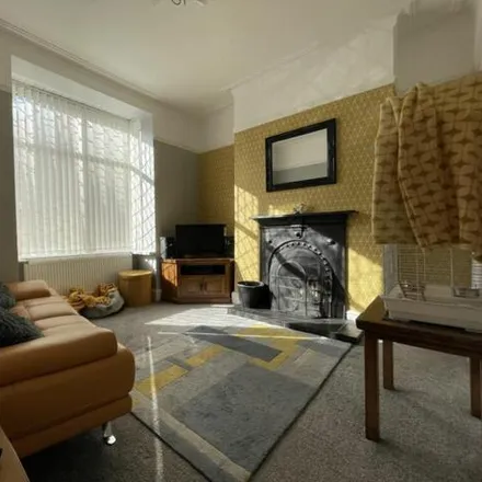 Image 5 - Silverdale Road, Newcastle-under-Lyme, ST5 8BE, United Kingdom - Townhouse for sale