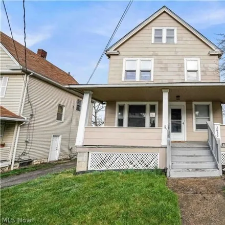 Rent this 3 bed house on Old Brooklyn Community Elementary in West 36th Street, Cleveland