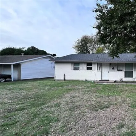 Rent this 3 bed house on 131 Island Drive in Richardson, TX 75081