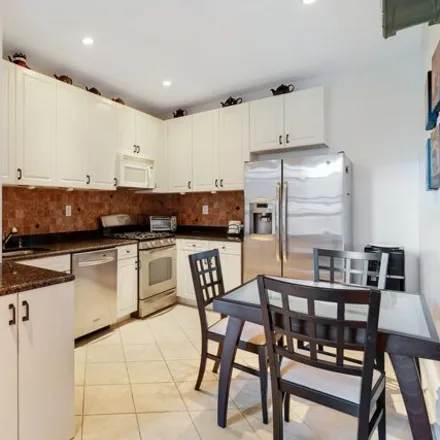 Image 2 - 210 West 91st Street, New York, NY 10025, USA - Condo for sale