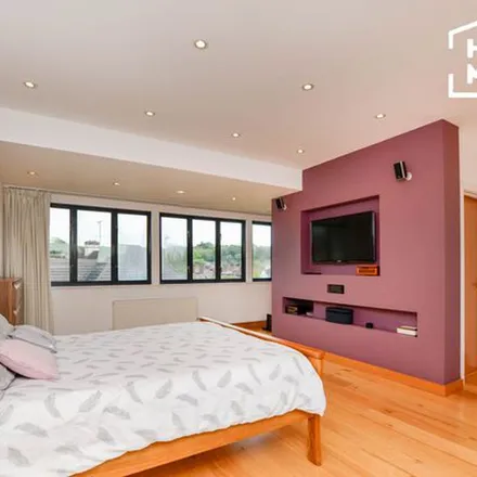 Rent this 5 bed duplex on 1 Hodford Road in Childs Hill, London