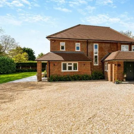 Buy this 5 bed house on Upway in Chalfont St Peter, SL9 0AQ