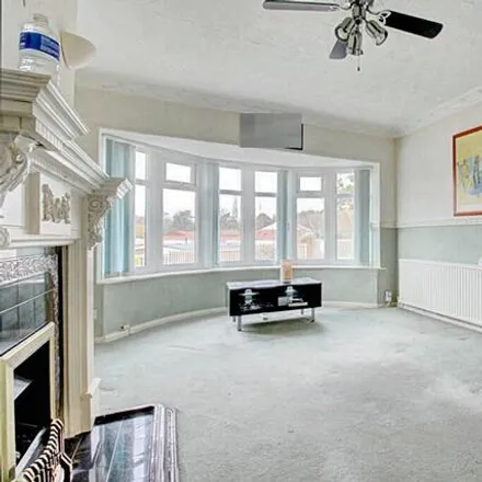 Image 4 - Carr Manor Walk, Leeds, LS17 5DN, United Kingdom - House for sale