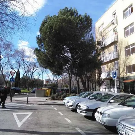 Image 3 - Farmacia - Calle Duquesa de Parcent 36, Calle de la Duquesa de Parcent, 36, 28047 Madrid, Spain - Apartment for rent